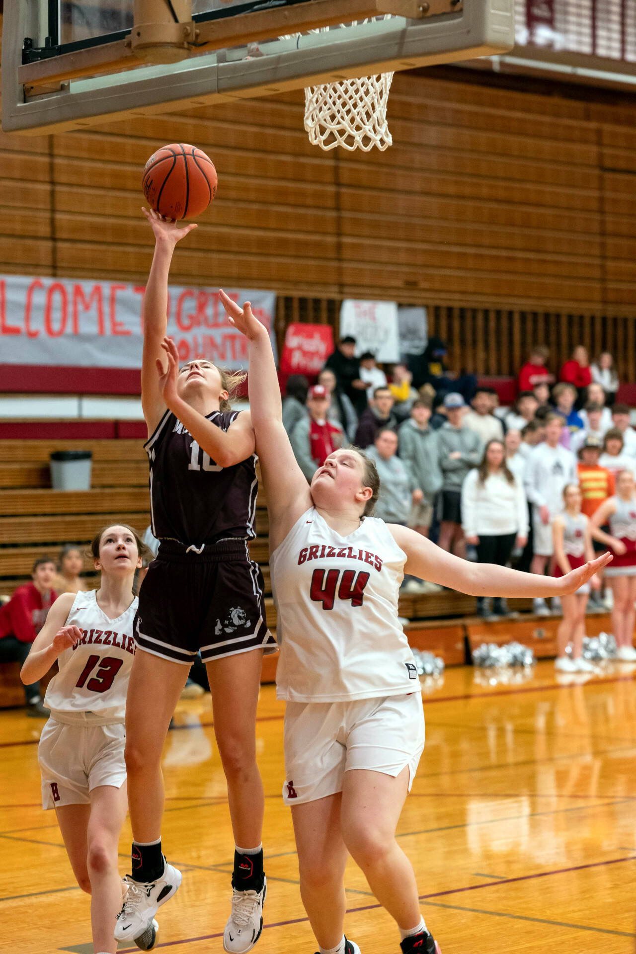 PHOTO BY FOREST WORGUM Montesano’s Mikayla Stanfield (10) shoots against Hoquiam’s Sydney Gordon (44) during the Bulldogs’ 65-31 win on Friday in Hoquiam.