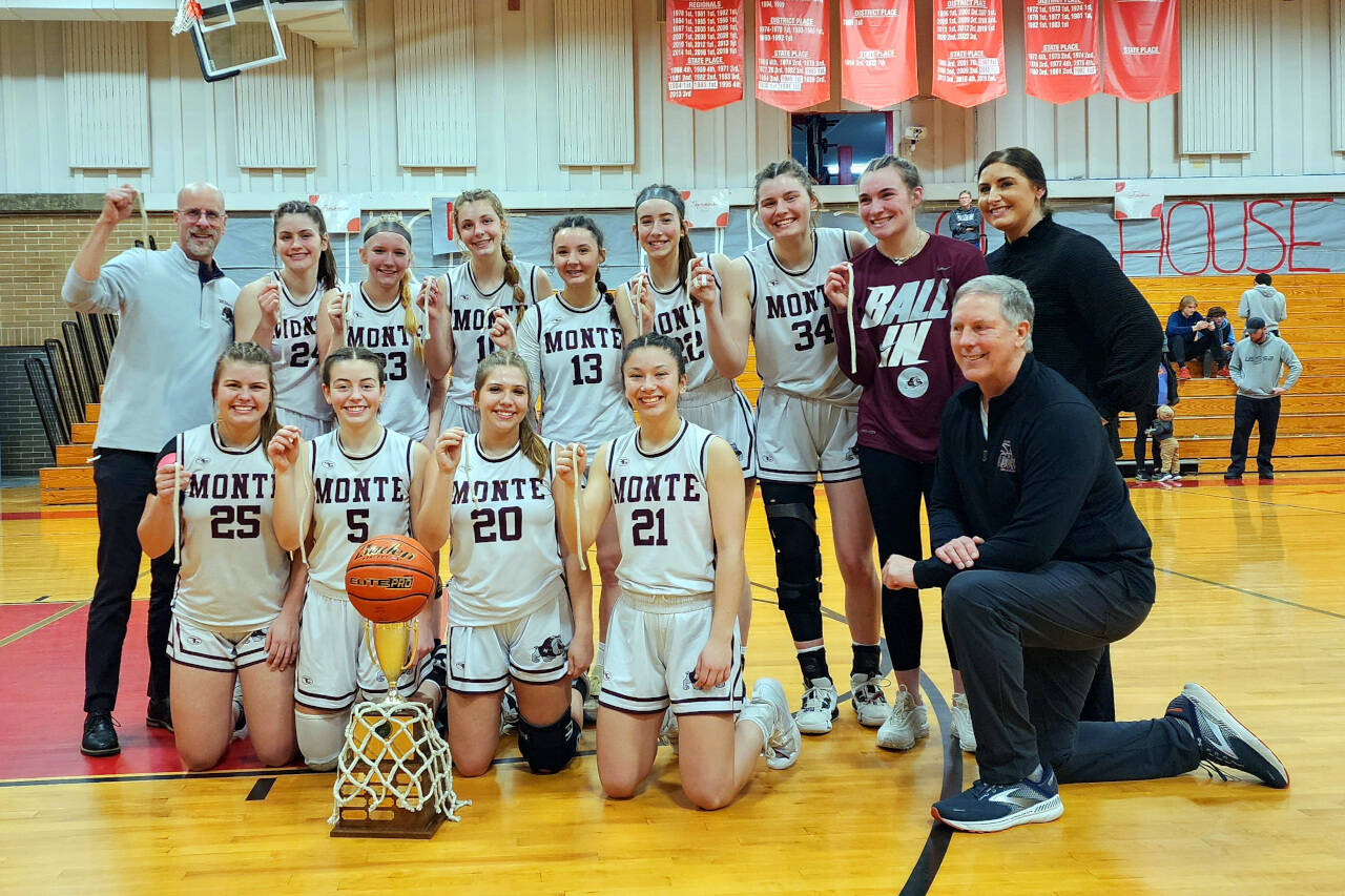 RYAN SPARKS | THE DAILY The Montesano Bulldogs won the program’s third-consecutive 1A District 4 title with a 72-36 victory over Seton Catholic on Friday at Castle Rock High School.