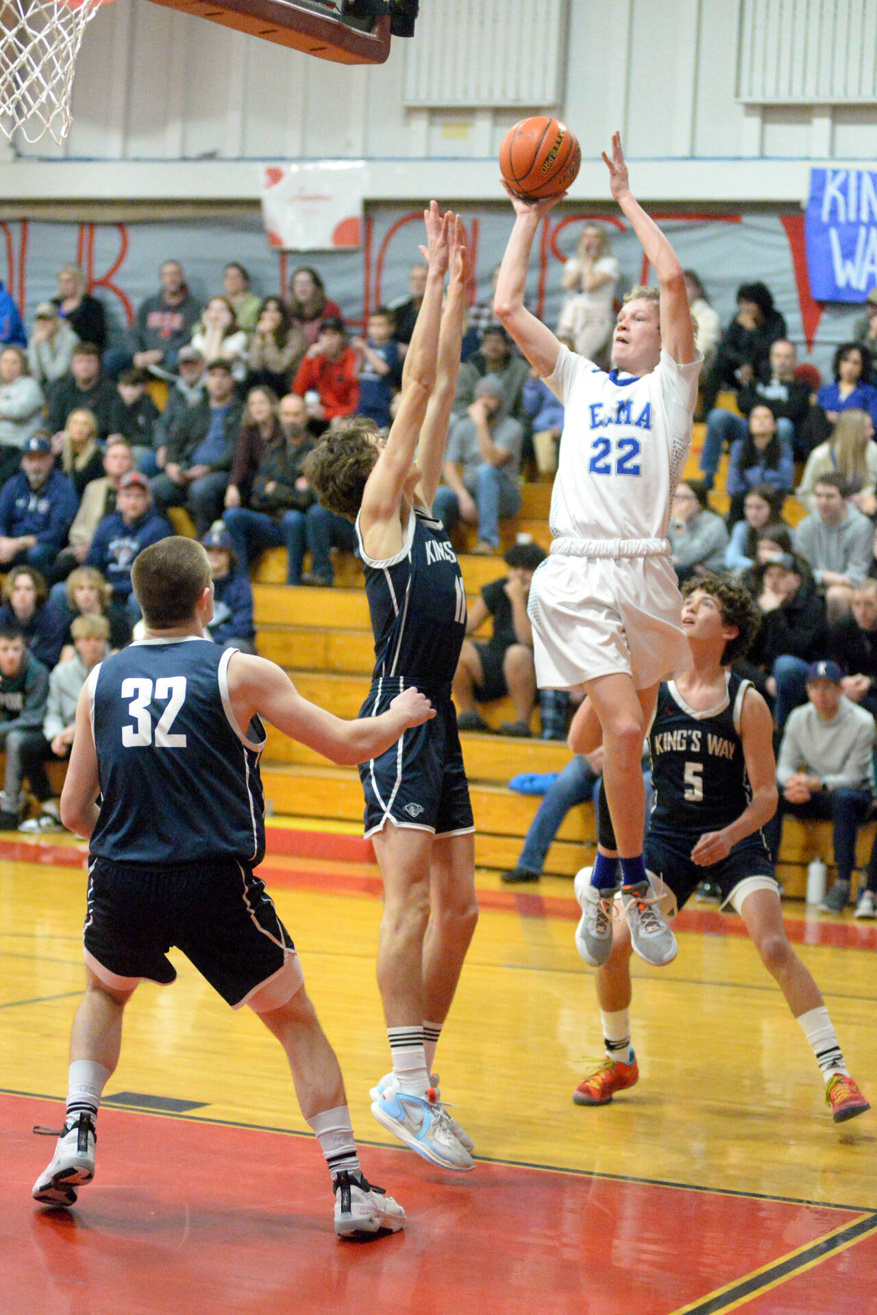 RYAN SPARKS | THE DAILY WORLD Elma guard Cason Seaberg (22) puts up a shot during the Eagles’ 61-53 loss to King’s Way Christian in the 1A District 4 Championship game on Saturday at Castle Rock High School.