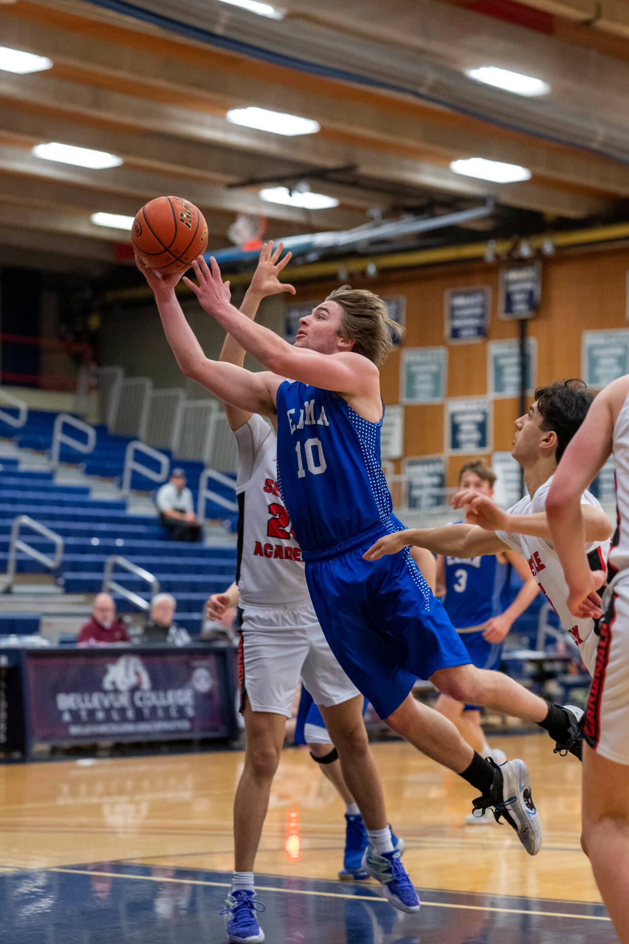 PHOTO BY FOREST WORGUM Elma sophomore guard Traden Carter (10) scores two of his team-high 22 points in a 71-56 loss to Seattle Academy in a 1A State opening round game on Saturday in Bellevue.