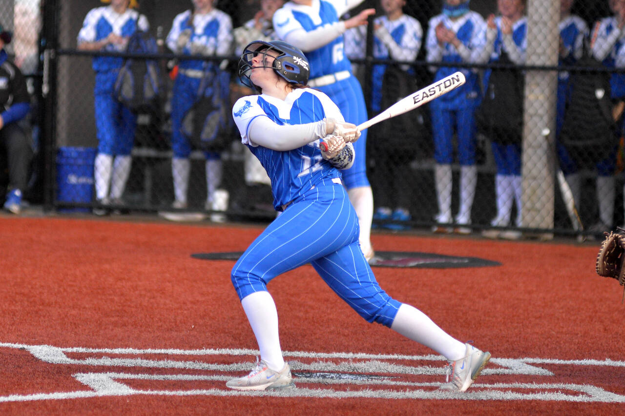 DAILY WORLD FILE PHOTO Elma’s Emmie Spencer, seen here in a file photo, drove in the game-winning run with a squeeze bunt for a 13-12 walk-off win in extra innings over Black Hills on Tuesday in Elma.