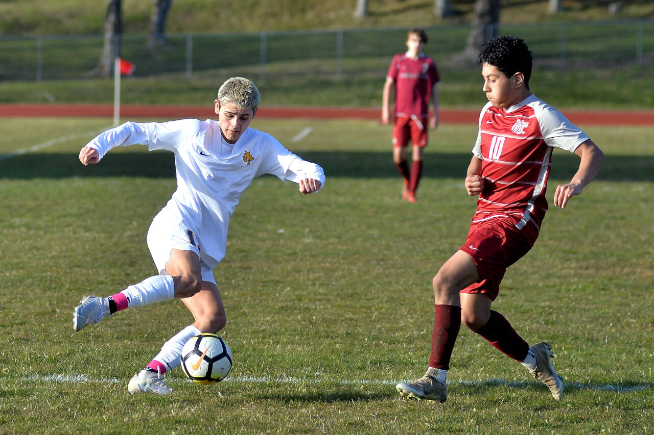 Aberdeen’s Colby Mendoza, left, dribbles against Hoquiam’s Santiago Martinez Ortiz during the Bobcats’ 10-0 win on Wednesday at Sea Breeze Oval in Hoquiam.
