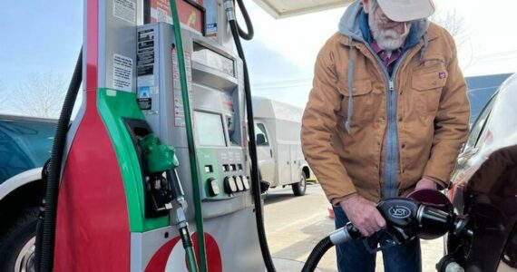 Despite stagnant gas prices across Washington and nationwide for the better part of the last month, Grays Harbor County drivers like Dave Hawtrone could see some monetary relief the next time he needs a fill up due to decreasing prices in oil and economic turbulence.