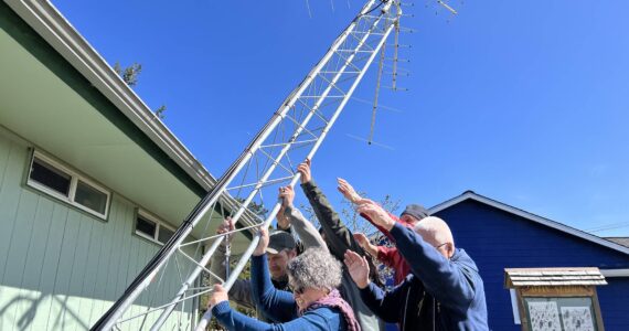 photos by Clayton Franke / The Daily World
Jim Chu, Bob Krueger, Vanessa Loverti, Barbara Hayford and Nick Docken lift the Motus tower into place on Monday, March 27 at the Coastal Interpretive Center in Ocean Shores. Below, the pair stand with the new Motus tower.