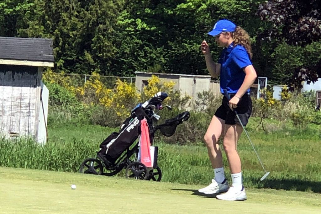 Elma’s Moore leads Eagles to district golf championship The Daily World
