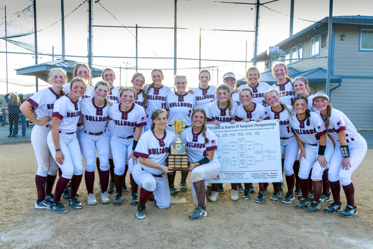 PHOTO BY SHAWN DONNELLY 
The Montesano Bulldogs won their first district title since 2019 after defeating Hoquiam 8-7 in the 1A District 4 Championship game on Saturday in Centralia.