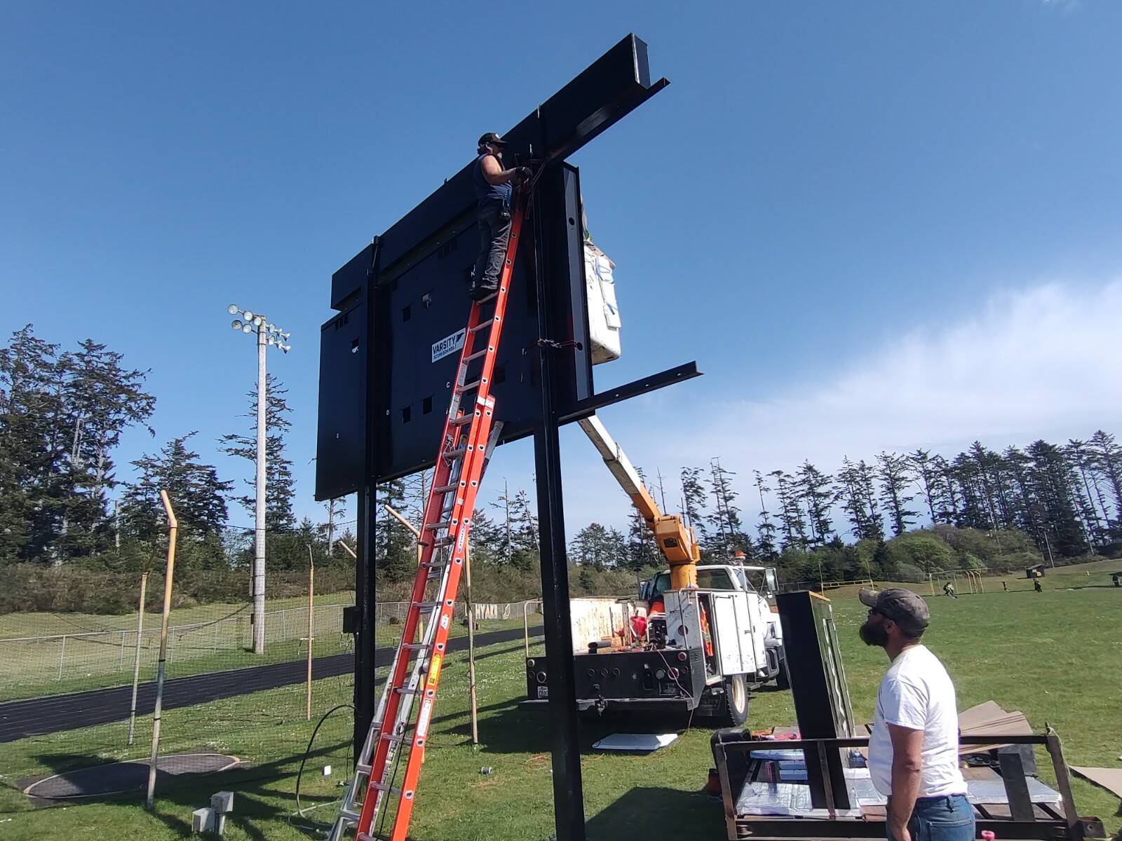 Courtesy of Frank Elduen
The new North Beach scoreboard was installed by Coastline Sign and wired by Buck Electric.