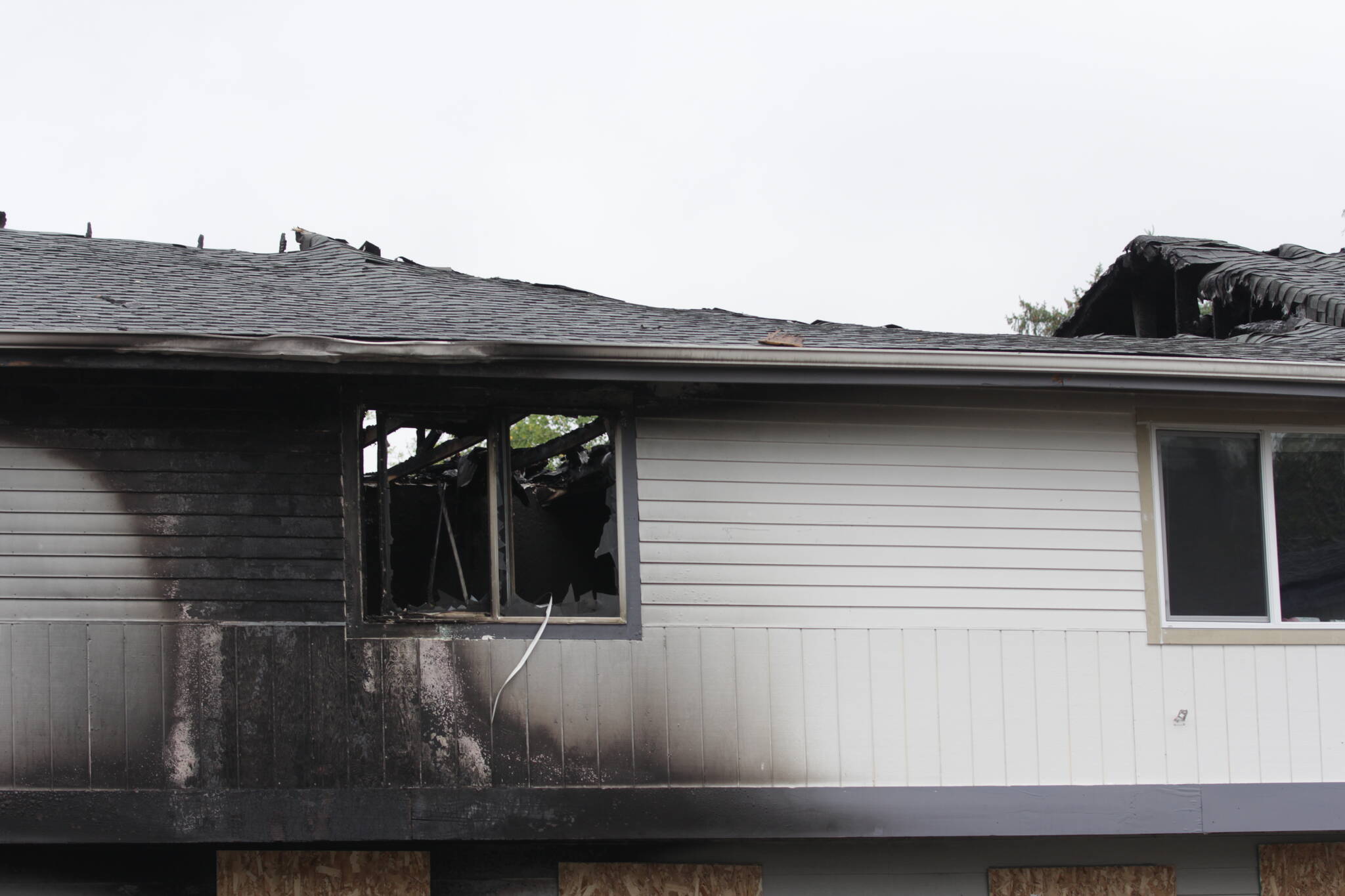 An apartment building in northeast Aberdeen sustained severe damage from a fire on August 26. (Michael S. Lockett / The Daily World)