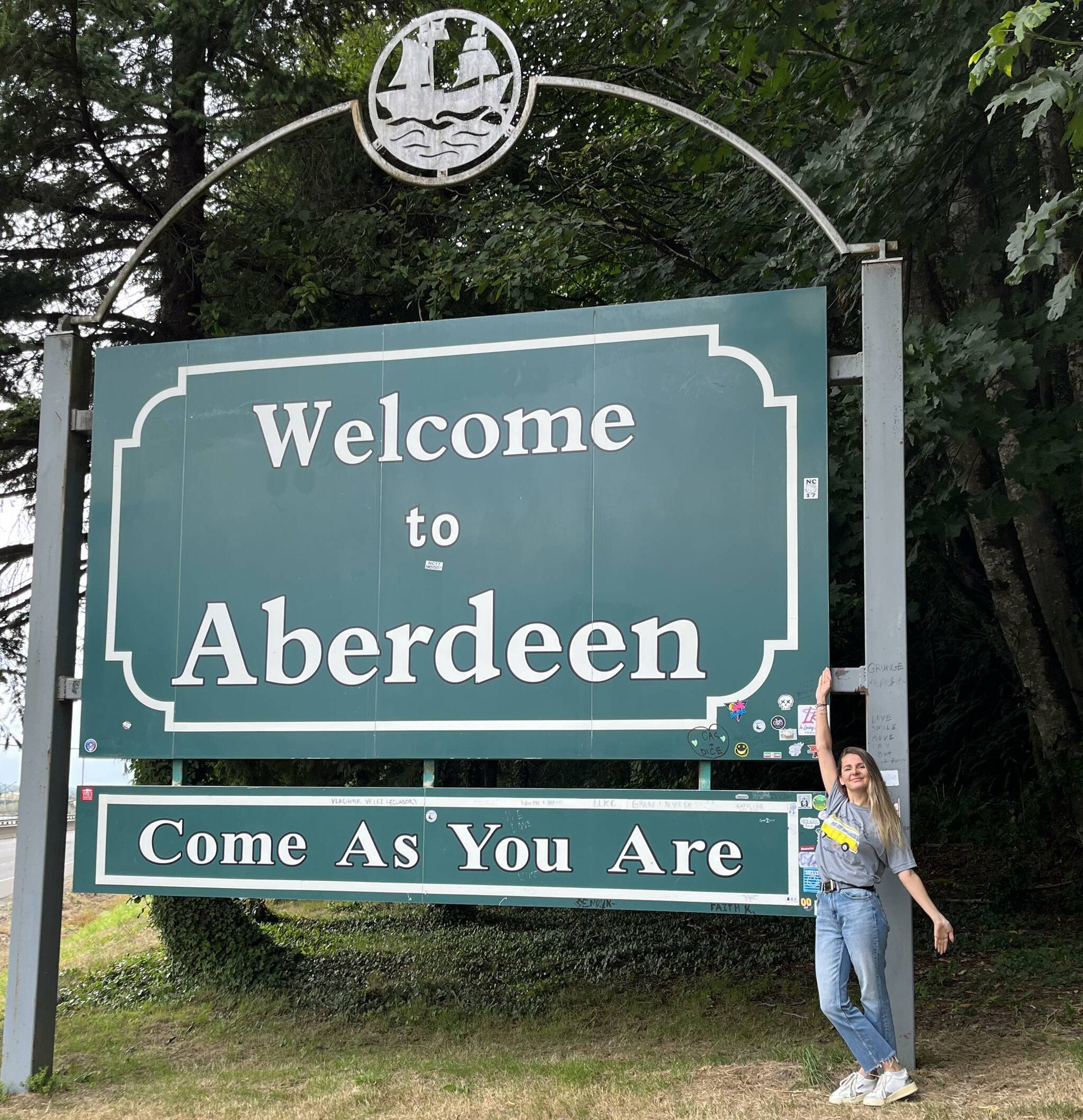 Provided photo
A friend captures Zoé Roux’s spirit at the “Welcome to Aberdeen” sign. Roux, who studied as a junior at Aberdeen High School during the 2015-16 school year as part of the Aberdeen Rotary Club’s Long-Term Exchange Program, shows the positive energy she exudes in a recent visit back to Grays Harbor.