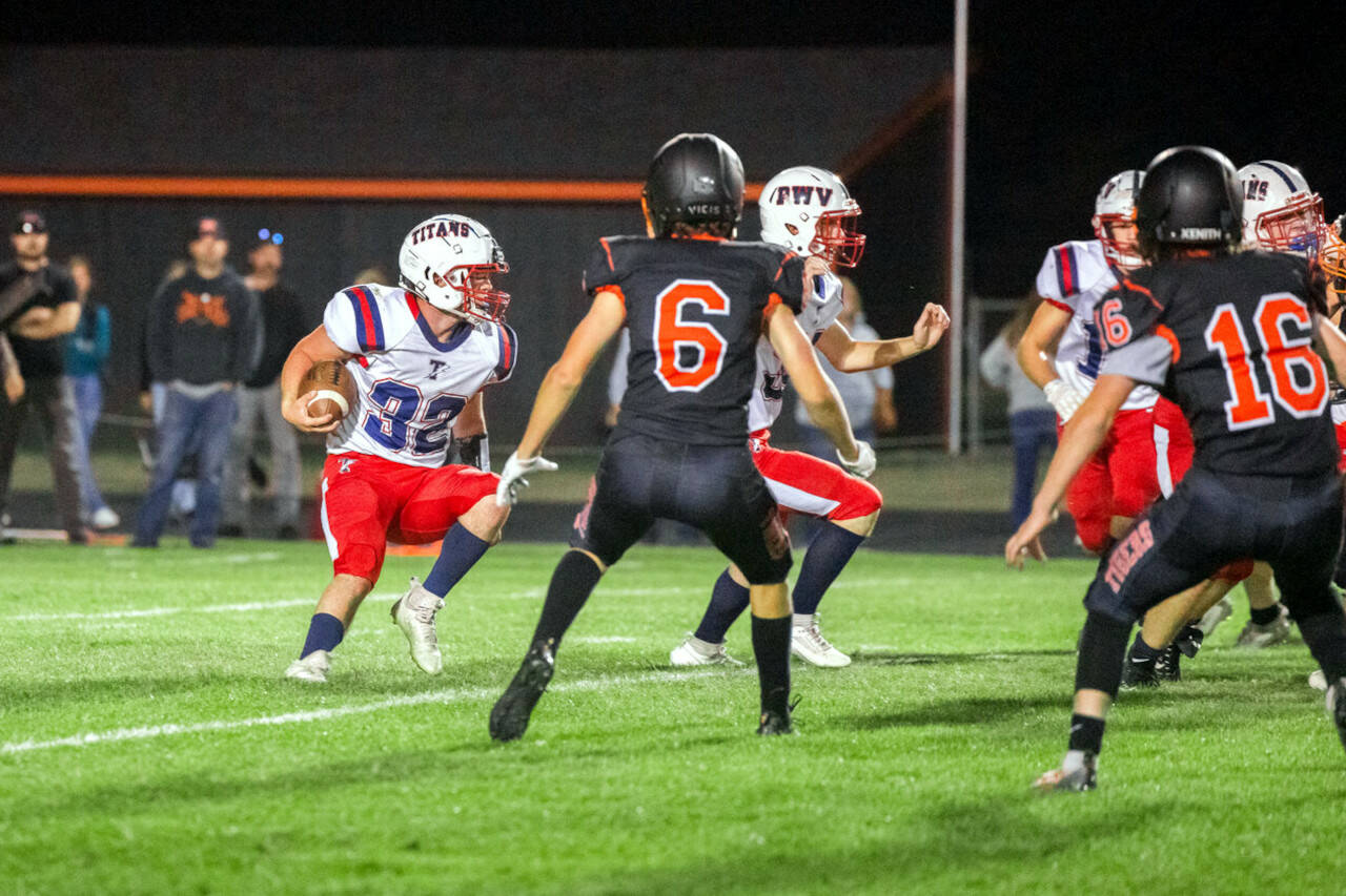 JARED WENZELBURGER | THE CHRONICLE Pe Ell-Willapa Valley’s Blake Howard (32) runs with the football during 60-14 loss to Napavine on Friday in Napavine.