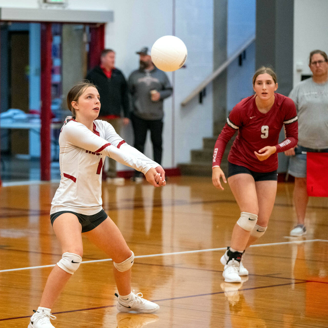 PHOTO BY FOREST WORGUM Hoquiam’s Lexi LaBounty, left, receives a serve during a straight-set victory over Elma on Tuesday in Hoquiam.