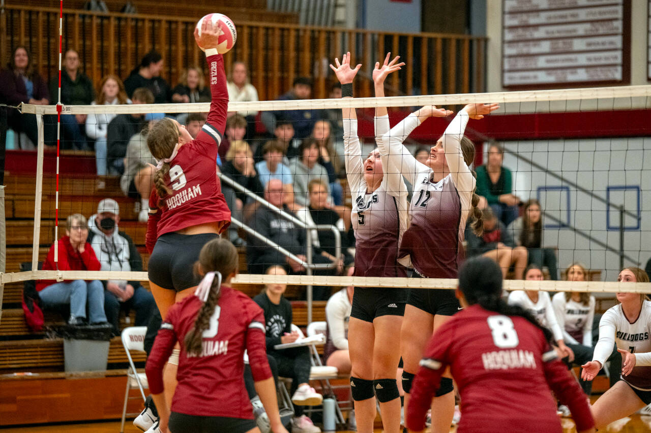 PHOTO BY FOREST WORGUM Hoquiam’s Faith Prosch (9) goes for a kill against Montesano defenders Karissa Otterstetter (5) and Jillie Dalan (12) during the Bulldogs’ 3-1 win on Thursday at Hoquiam Square Garden. Monte won the 1A Evergreen League Championship with the victory.