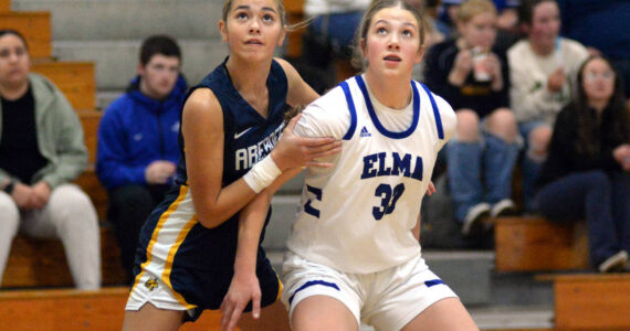 RYAN SPARKS | THE DAILY WORLD Aberdeen’s Jaylynn Phimmasone, left, and Elma’s Olivia Moore prepare for a rebound during the Bobcats’ 44-34 win on Tuesday in Elma.