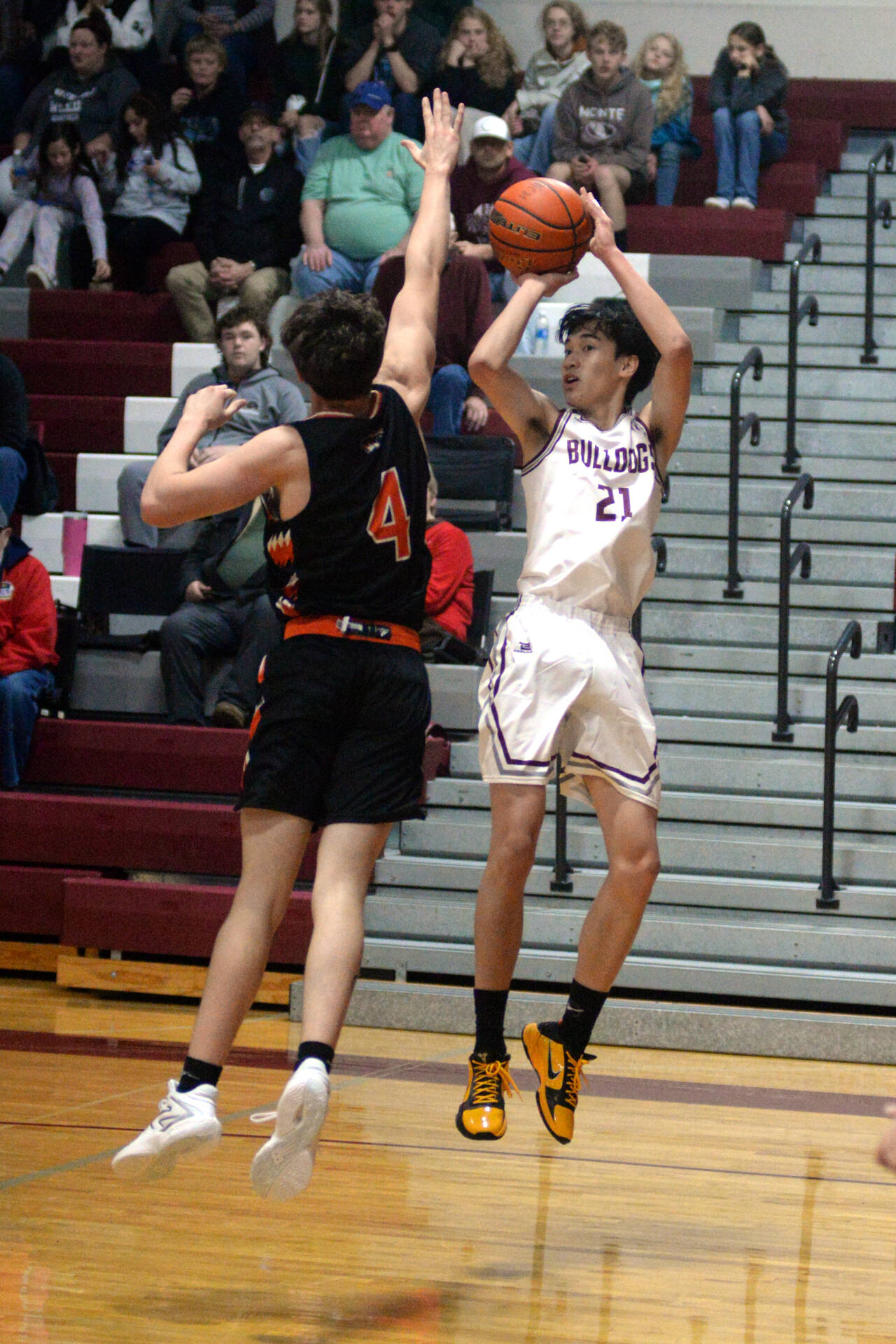 RYAN SPARKS | THE DAILY WORLD Montesano guard Delon Chan (21) puts up a jump shot against Centralia’s Aidan Haines during the Bulldogs’ 69-43 win on Tuesday in Montesano. Chan had 24 points to lead all scorers.