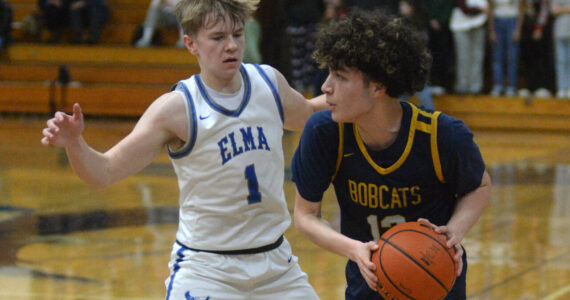 RYAN SPARKS | THE DAILY WORLD Aberdeen’s Isaac McGaffey (1) defends Aberdeen’s Manny Garcia during the Eagles’ 64-51 win on Tuesday at Elma High School.