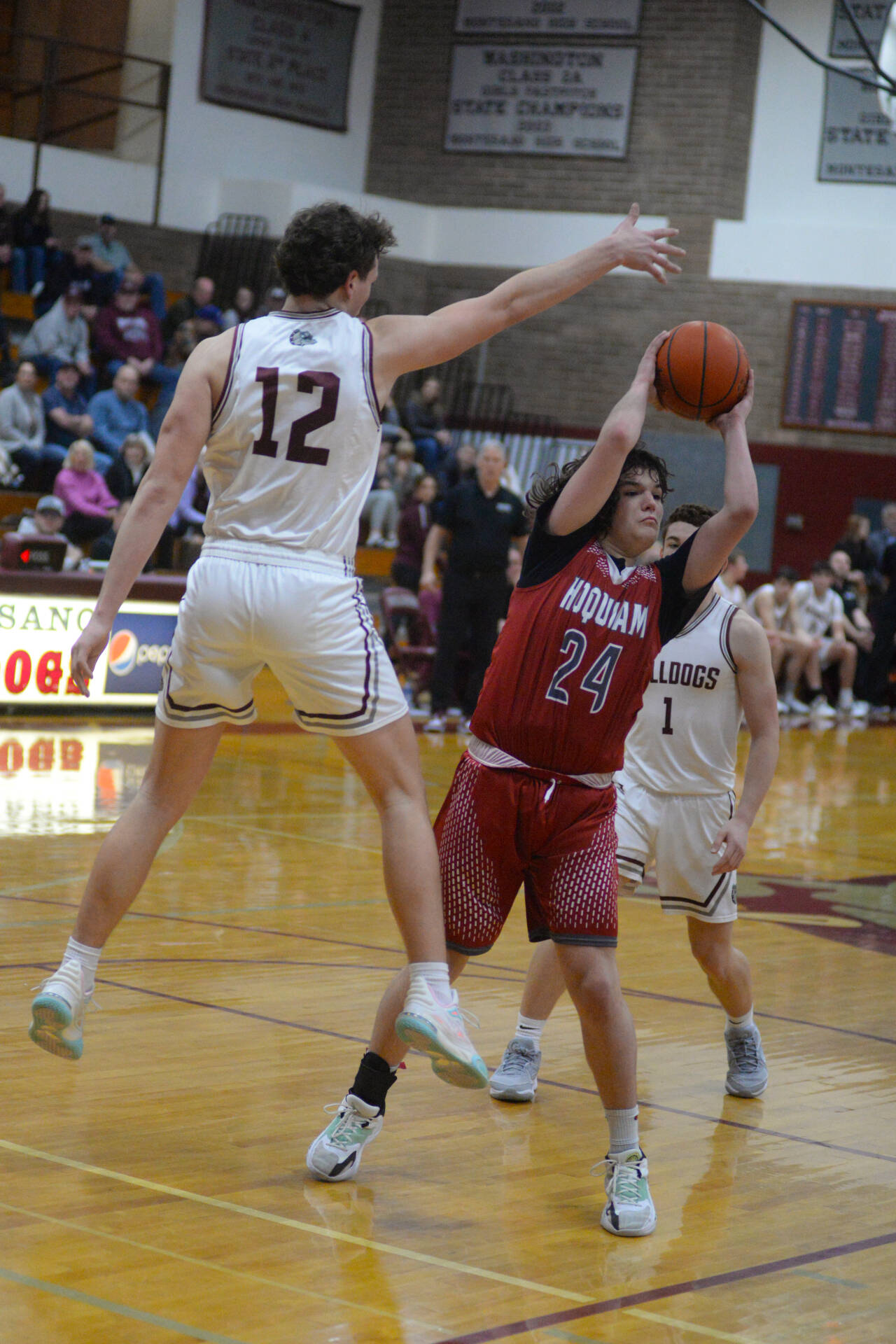 RYAN SPARKS | THE DAILY WORLD Hoquiam freshman Lincoln Niemi (24) passes against Montesano’s Gabe Bodwell (12) during the Grizzlies’ 65-61 overtime win on Tuesday in Montesano.