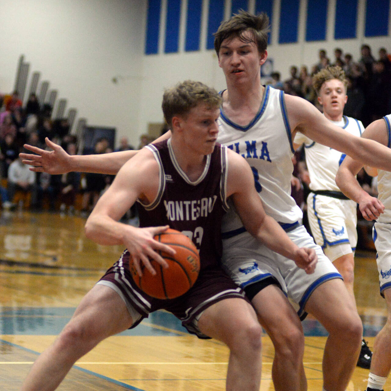 RYAN SPARKS | THE DAILY WORLD Montesano’s Tyce Peterson, left, dribbles against Elma’s AJ Holmes during Monte’s 69-59 win on Friday in Elma.
