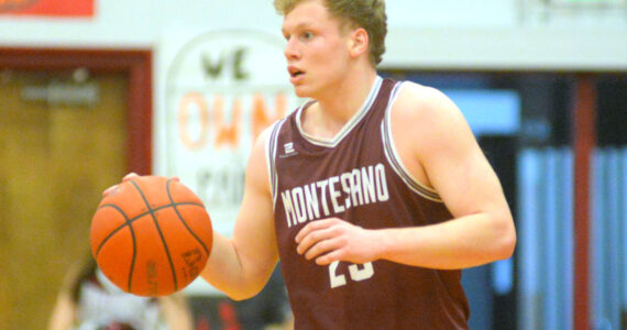 RYAN SPARKS | THE DAILY WORLD Montesano senior forward Tyce Peterson scored 23 points to lead the Bulldogs to a 61-28 win over Hoquiam on Friday at Hoquiam High School.