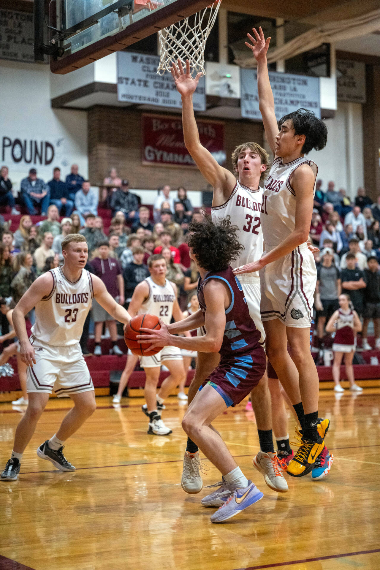 PHOTO BY FOREST WORGUM Montesano’s Soren Cobb (32) and Delon Chan, right, defend against Stevenson’s Seth Green during the Bulldogs’ 75-58 win in a 1A District 4 Tournament game on Wednesday in Montesano.