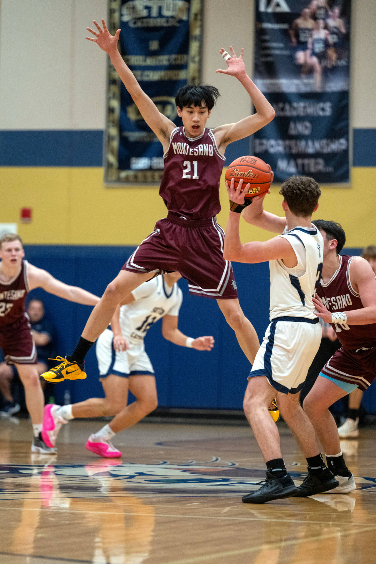 PHOTO BY FOREST WORGUM Montesano guard Delon Chan (21) defends Seton Catholic’s Brady Angelo during the Bulldogs’ 58-46 loss in a 1A District 4 Tournament semifinal game on Friday in Vancouver.