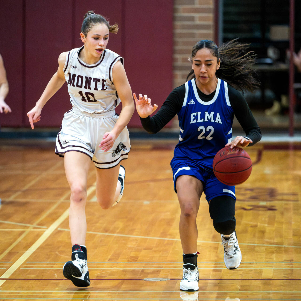 PHOTO BY FOREST WORGUM
Montesano’s Lex Stanfield (10) and Elma’s Eliza Sibbett (22) were both named to the 1A Evergreen All-League First Team for the 2023-24 season.