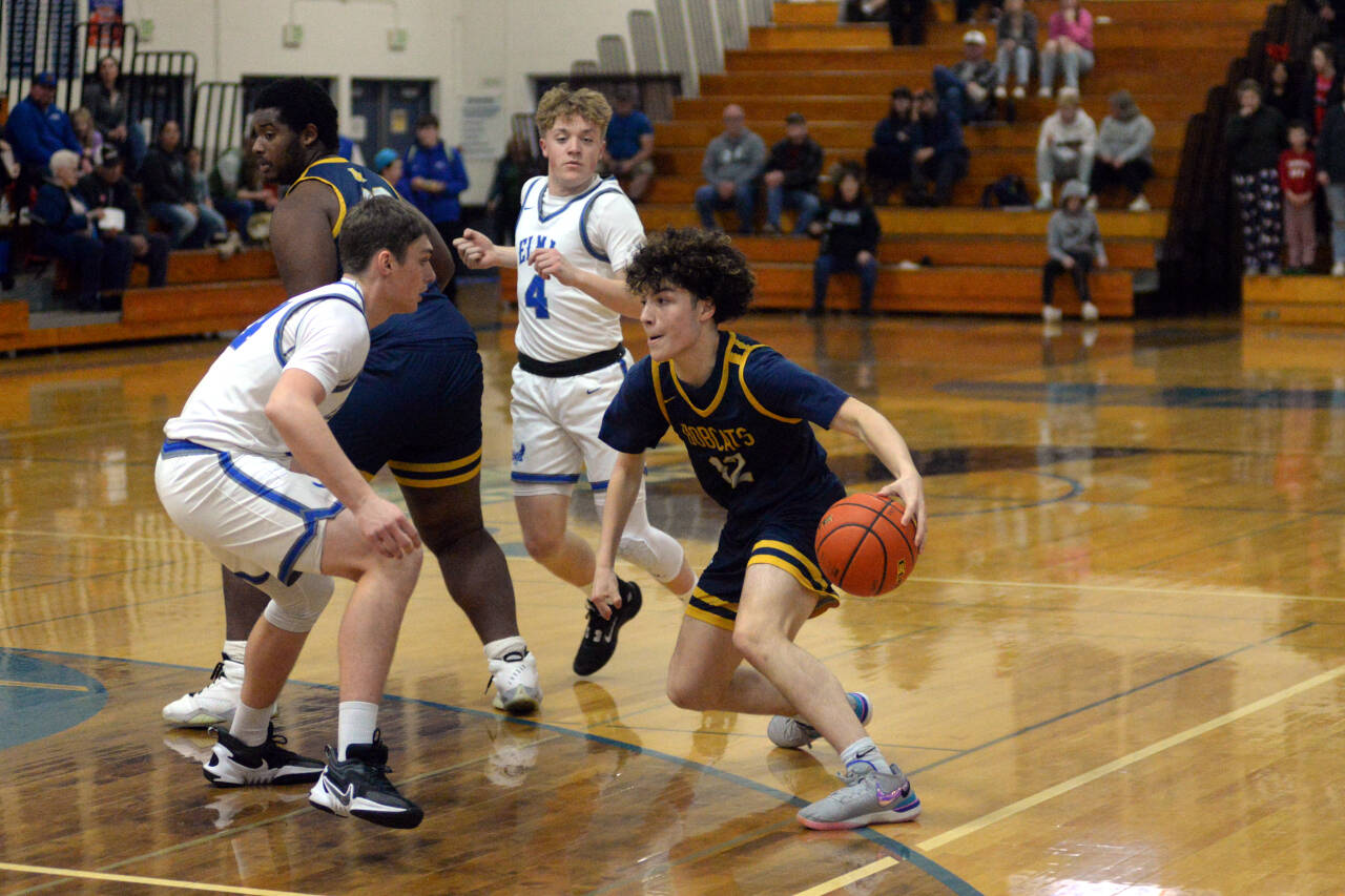 DAILY WORLD FILE PHOTO Aberdeen senior guard Manny Garcia (12) was named to the 2A Evergreen All-Conference First Team after averaging 12.7 points per game this season.