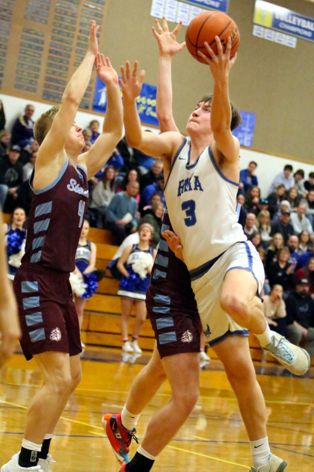 RYAN SPARKS | THE DAILY WORLD Elma’s AJ Holmes (3) goes up for a shot during a 43-41 win over Stevenson in a 1A District 4 Tournament elimination game on Wednesday at Rochester High School.