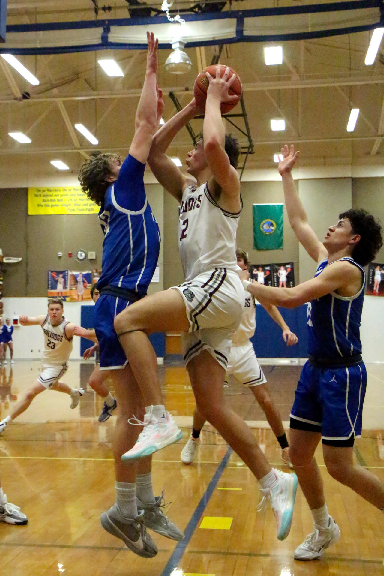 RYAN SPARKS | THE DAILY WORLD Montesano senior Gabe Bodwell, middle, drives to the basket against La Center’s Austin Nixon, left, during the Bulldogs’ 70-61 victory on Wednesday at Rochester High School.