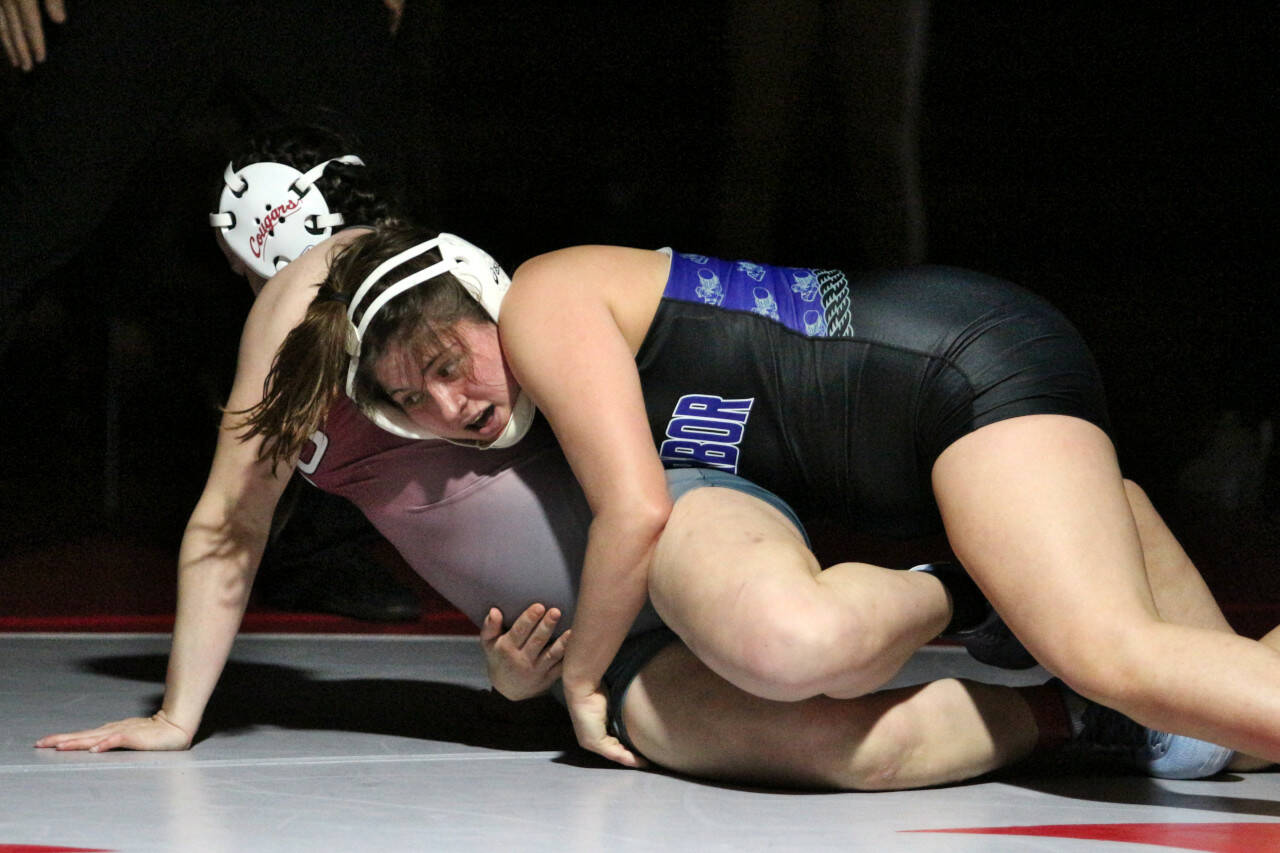 RYAN SPARKS | THE DAILY WORLD Grays Harbor College’s Renaeh Ureste, right, controls Washington State’s Taylor Thomas during the 191-pound final of the NWAC Northwest Conference Championships on Saturday at Hoquiam High School.