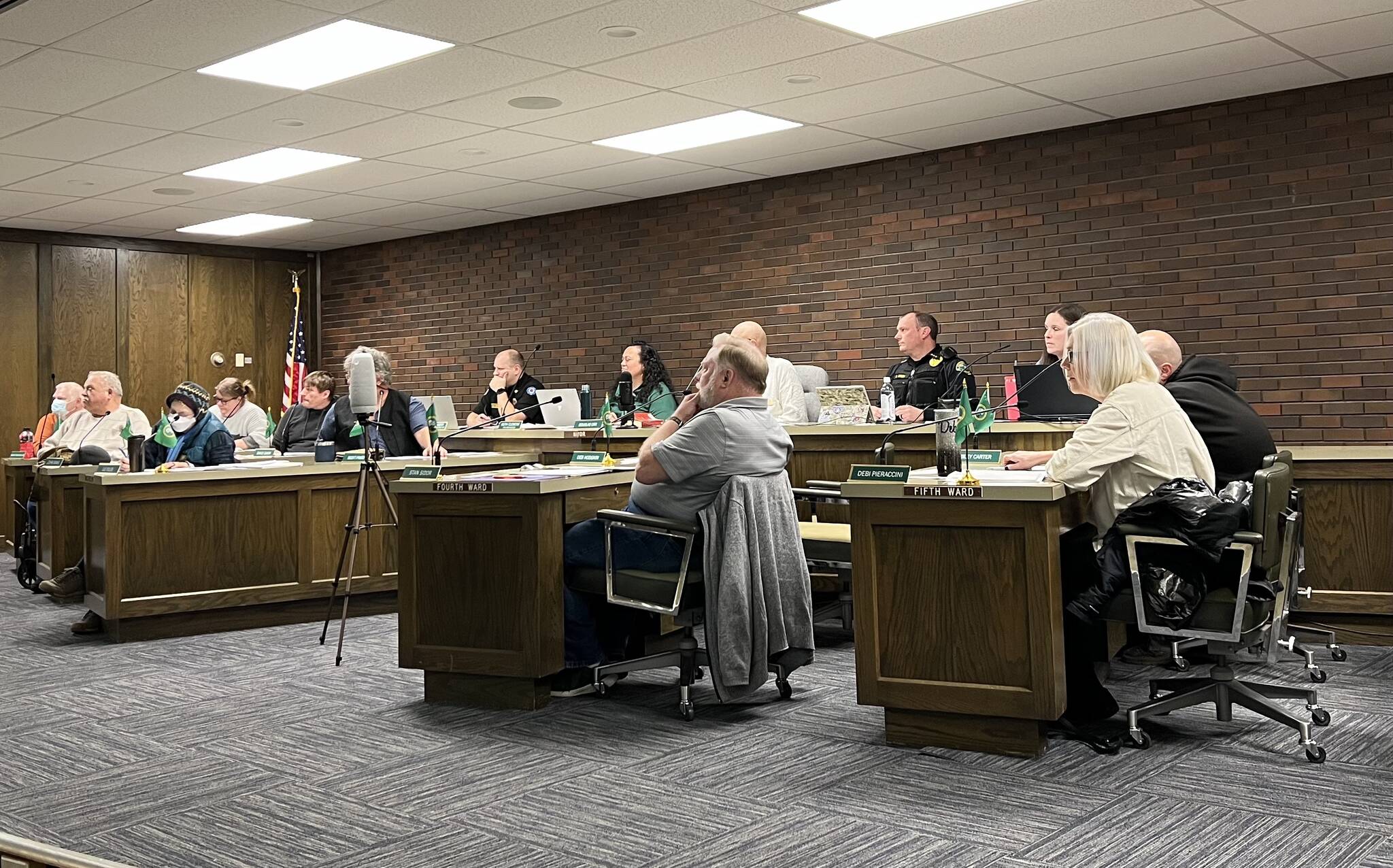 Clayton Franke / The Daily World
The Aberdeen City Council sits in its city hall chambers during a meeting Wednesday, March. 13, when a request to reconsider lodging tax funding for Harbor Art Guild, a nonprofit run by Mayor Doug Orr, was struck from the agenda.