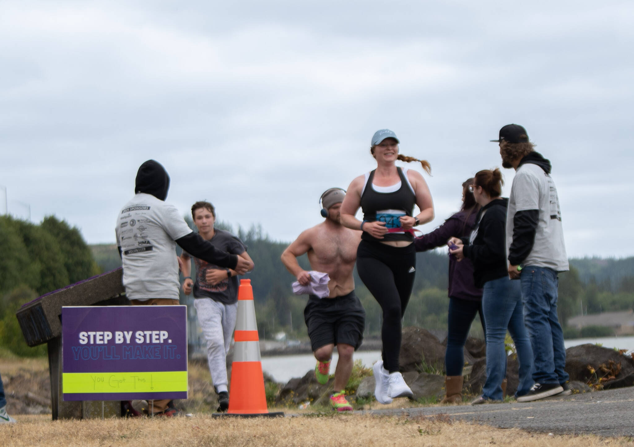 Runners received bracelets.