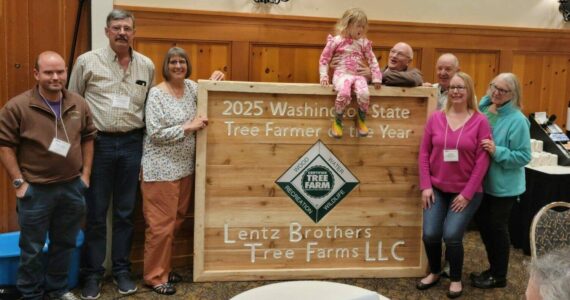 Washington Tree Farm Program
The extended Lenz family received the State Tree Farmer of the Year.