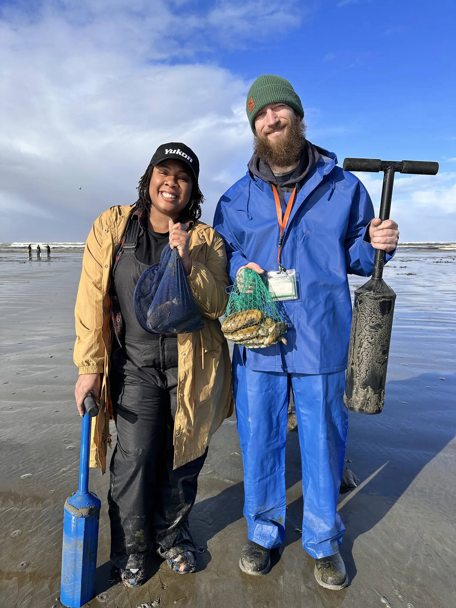 Andrea Larry / WDFW
Washington Department of Fish and Wildlife officials predict razor clam digging will open in early October.