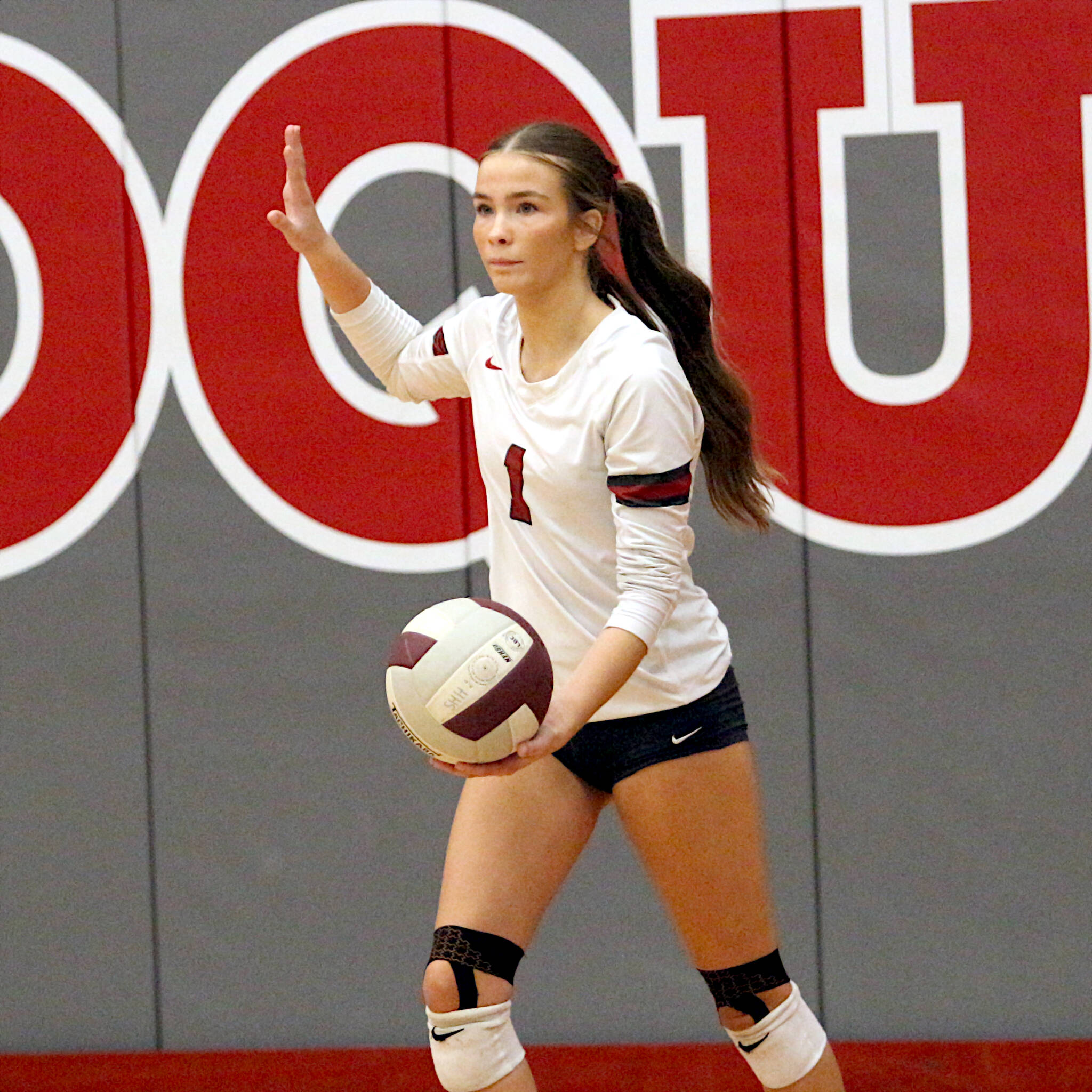 DAILY WORLD FILE PHOTO 
Hoquiam libero Avery Brodhead, seen here in a game from Sept. 25, had 26 digs in a win over Mossyrock in Monday at Hoquiam Square Garden.