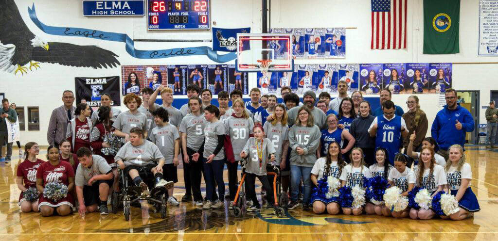 John Guerrero
Members of the Elma and Hoquiam Unified teams pose for a photo at Elma High School.