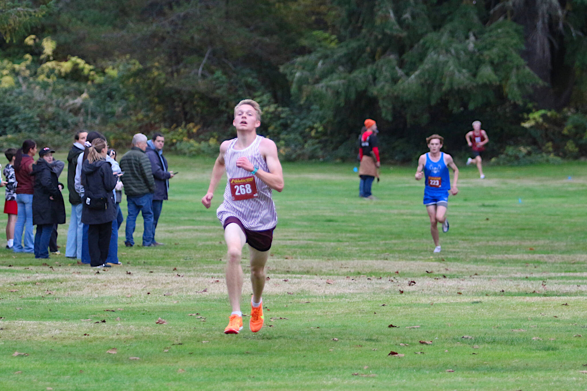 RYAN SPARKS | THE DAILY WORLD Montesano senior Benjamin Anderson (left) approaches the finish line at the 1A Evergreen League Championships on Thursday at the Oaksridge Golf Course.