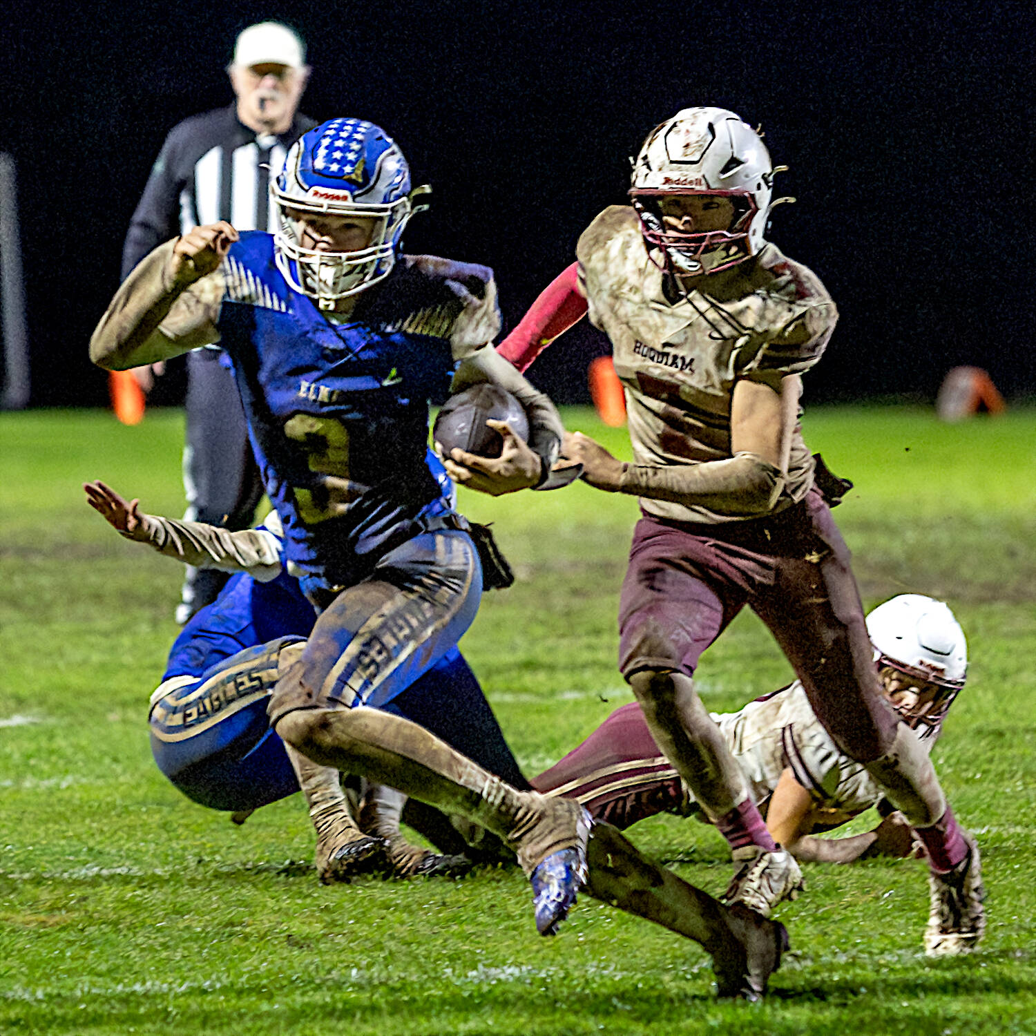 PHOTO BY MIKE ROBERTS Elma quarterback Isaac McGaffey (left) is pursued by Hoquiam defender Tristan Turpin during the Eagles’ 13-9 win over Friday in Elma.