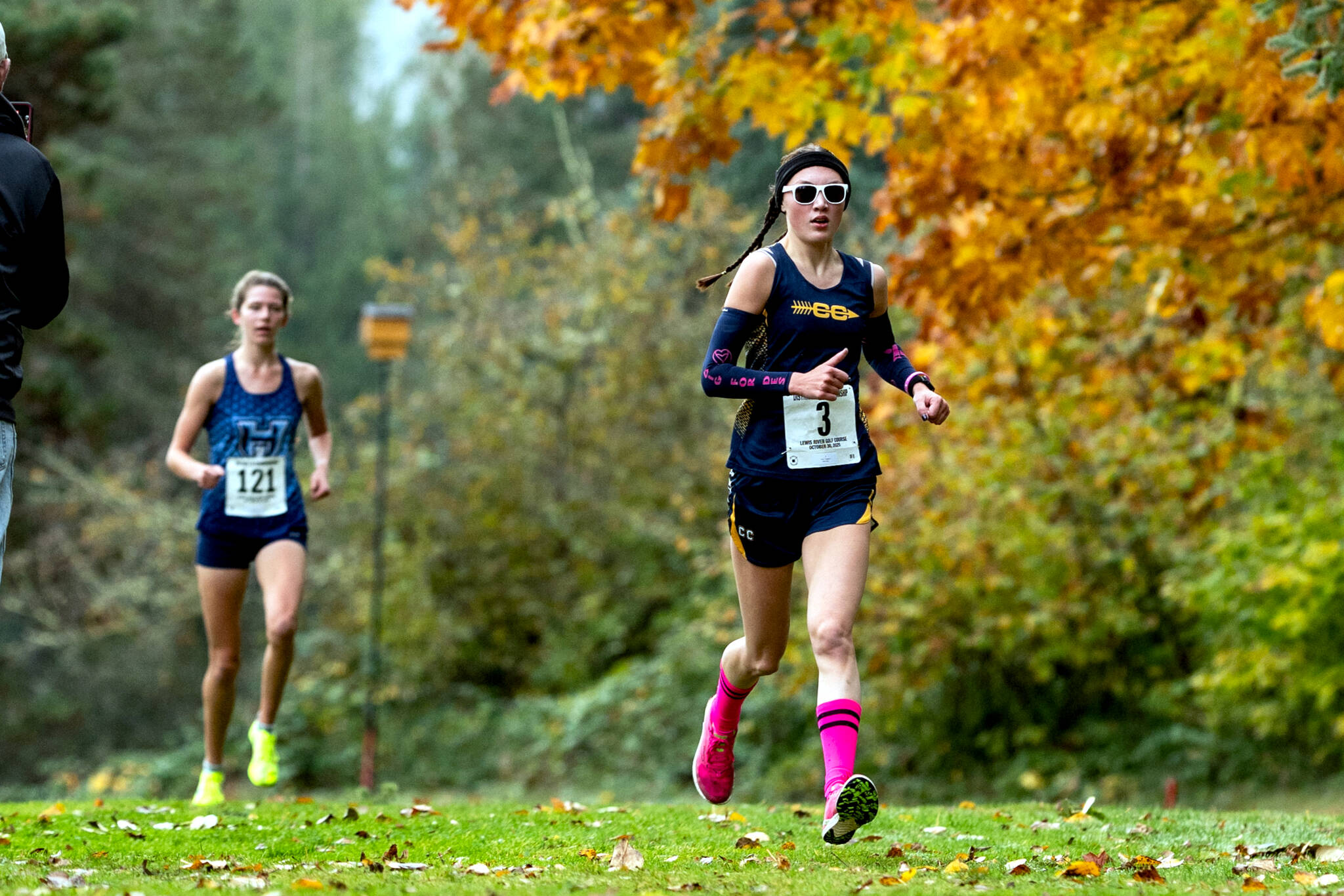 ALICIA TISDALE | ALICIATISDALE.COM Aberdeen’s Ailyn Haggard (right) leads the field on her way to winning her second-consecutive 2A District 4 championship on Thursday at the Lewis River Golf Course in Woodland.