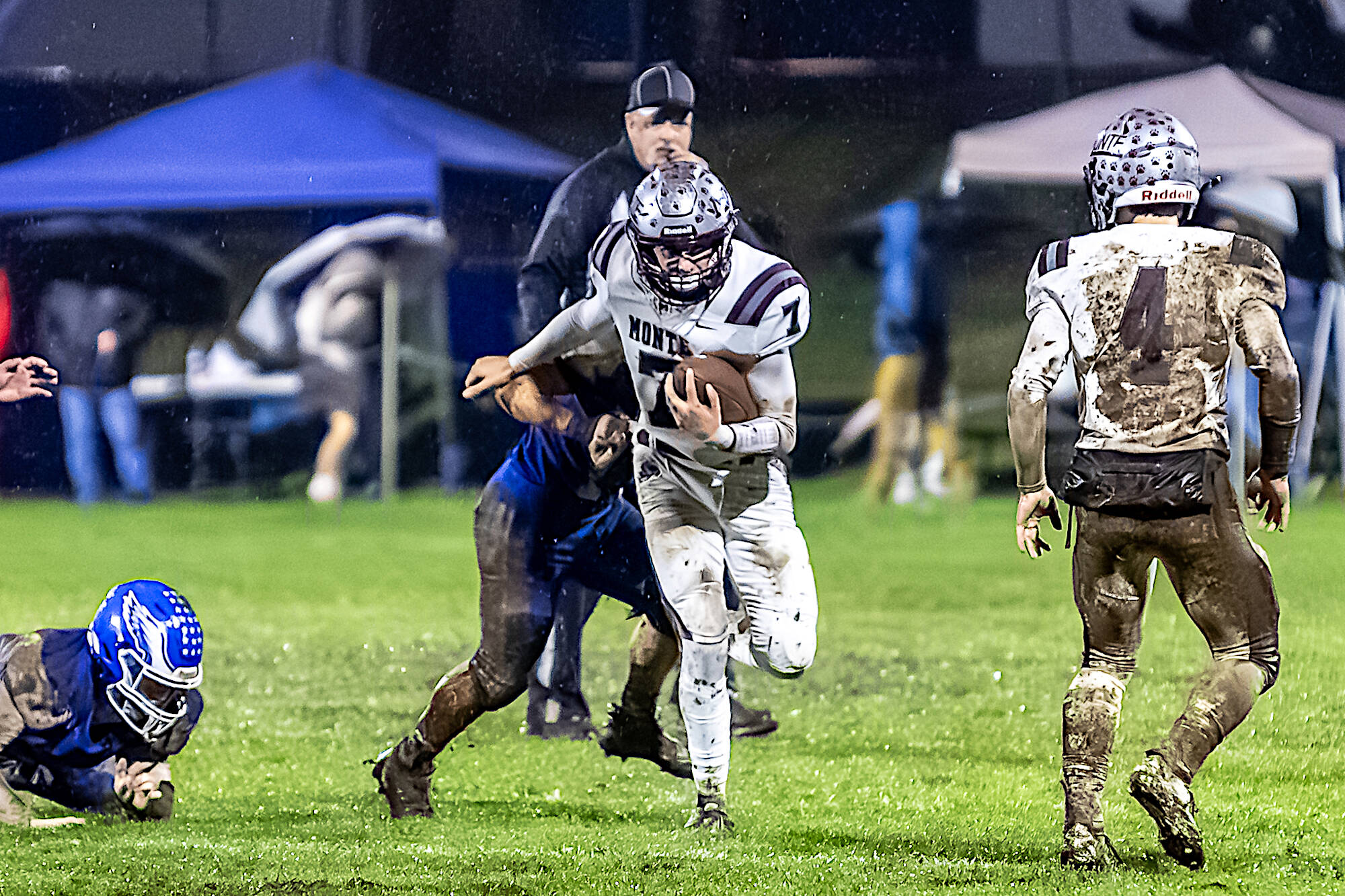PHOTO BY MIKE ROBERTS 
Montesano quarterback Tyson Perry (7), seen here in a file photo, and the Bulldogs will host Annie Wright in a 1A state-qualification game on Saturday at Montesano High School.