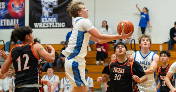 NICOLE SHANNON | MAIN FOCUS MEDIA Elma senior Isaac McGaffey scores on a drive to the basket during the a 66-56 win over Centralia on Tuesday at Elma High School.