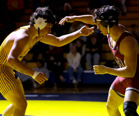 ERICA MCCRORY | MCCRORY PHOTOGRAPHY Hoquiam’s Kingston Case (right) grapples with Aberdeen’s Glenny Black during their 165-pound match on Thursday at Sam Benn Gym in Aberdeen.