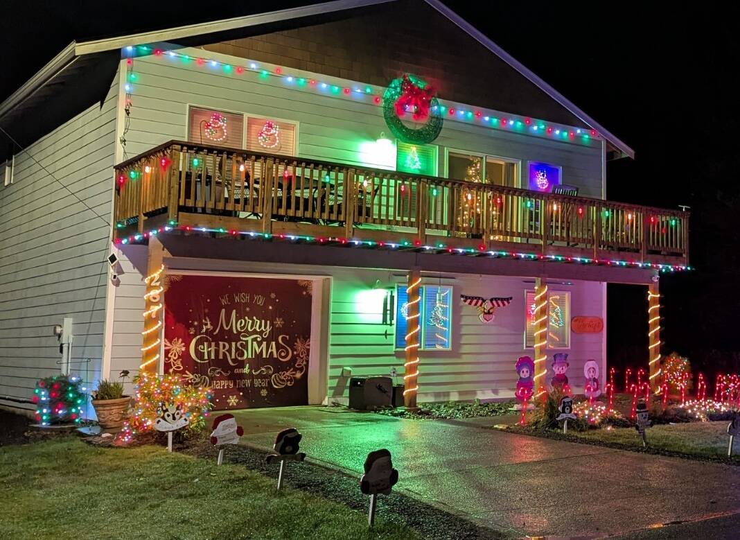 Buck Electric Ace Hardware
Buck Electric Ace Hardware held its 7th annual Tour of Lights in Ocean Shores.