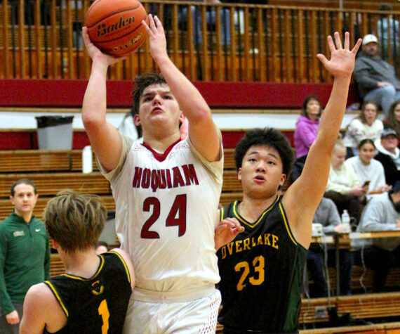 <p>RYAN SPARKS | THE DAILY WORLD Hoquiam&rsquo;s Lincoln Niemi (24) shoots while defended by Overlake&rsquo;s Carter Douvia (1) and Derek Li during the Grizzlies&rsquo; 55-54 victory on Tuesday at Hoquiam Square Garden.</p>