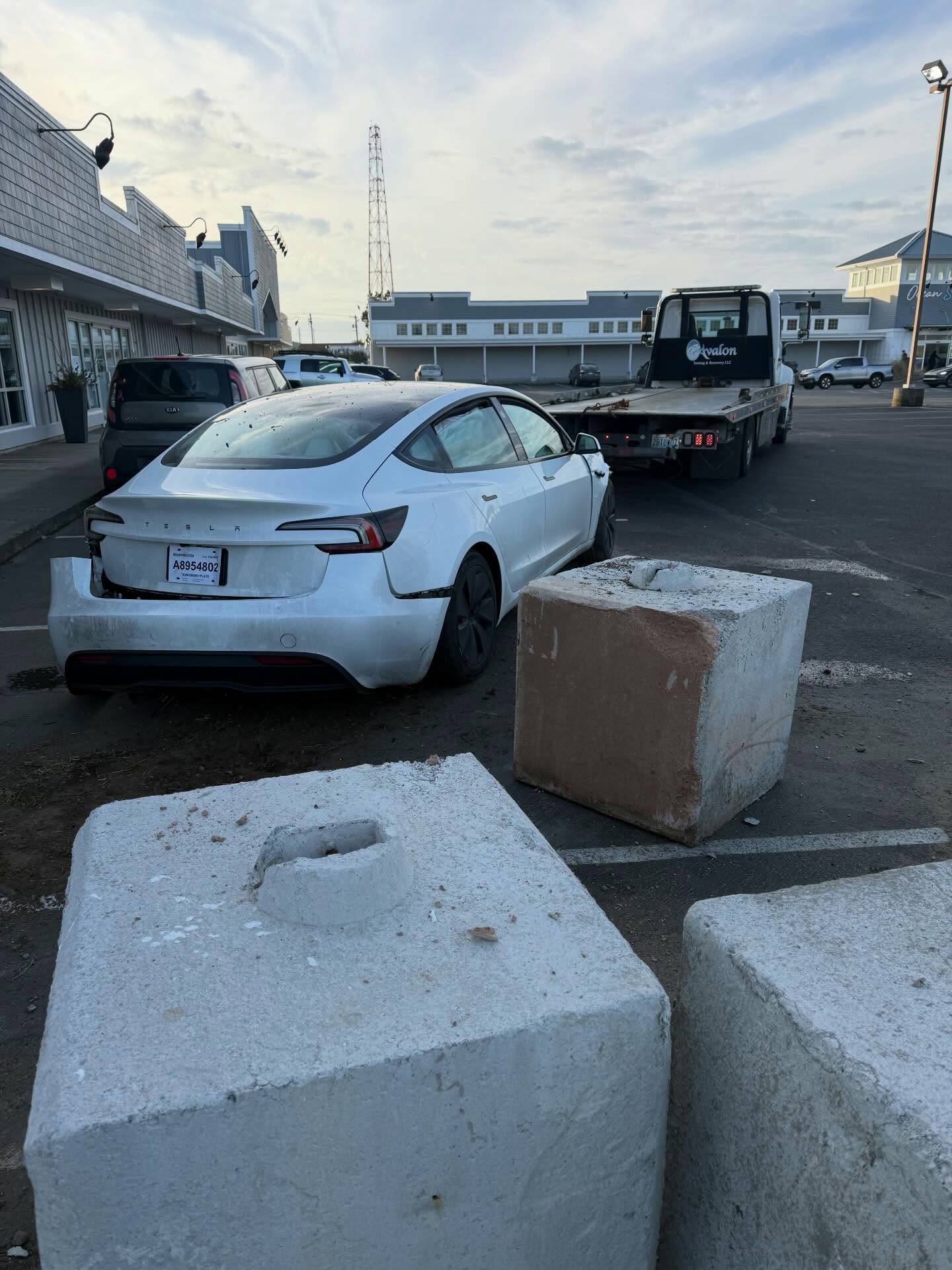 Avalon Towing and Recovery
Avalon Towing and Recovery prepares to transport a suspects vehicle after a police chase ended in a crash.