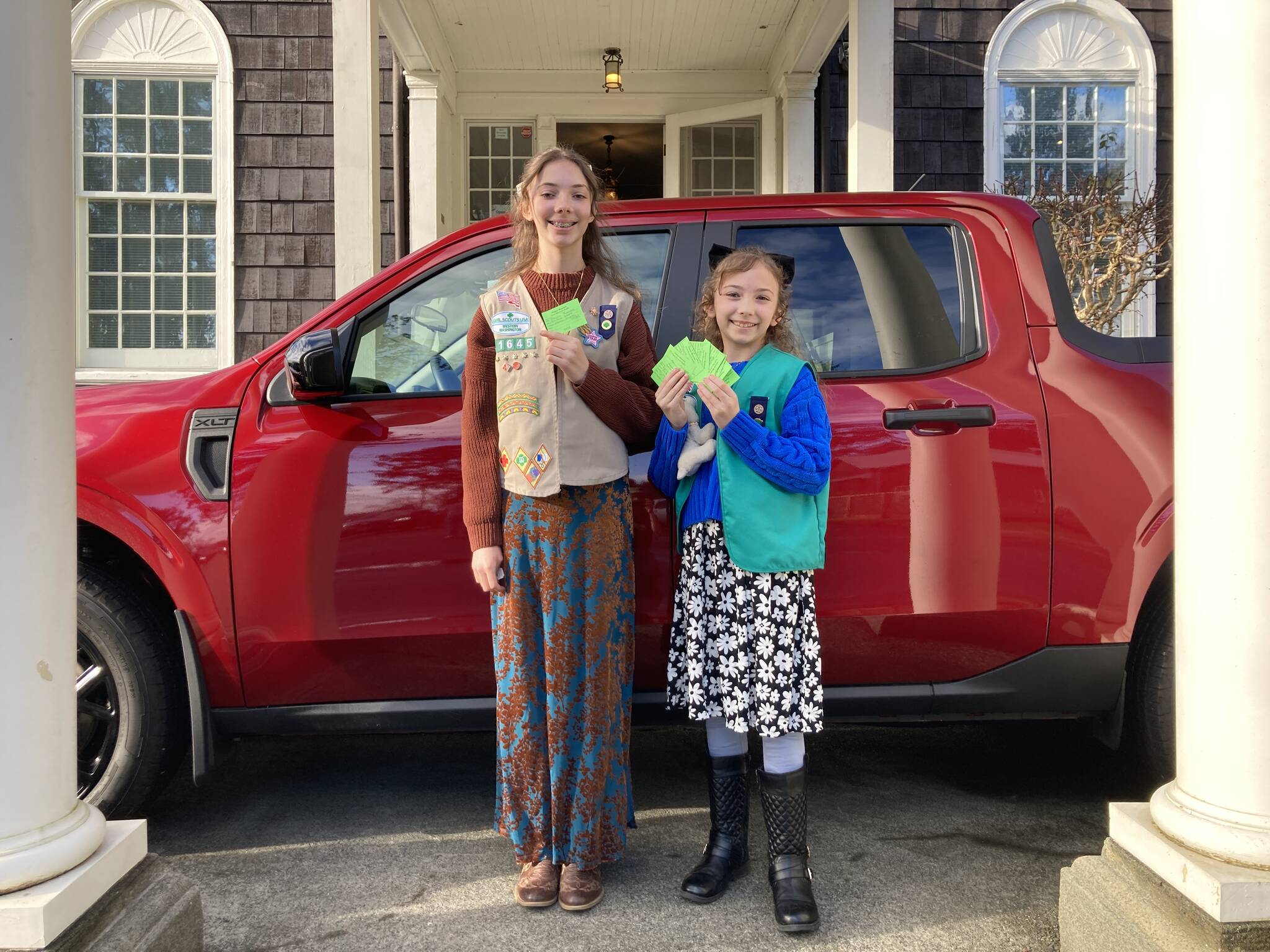 Polson Museum
Montesano Girl Scouts #41645 troopers Caelin and Zoe Quinton drew the lucky winners.