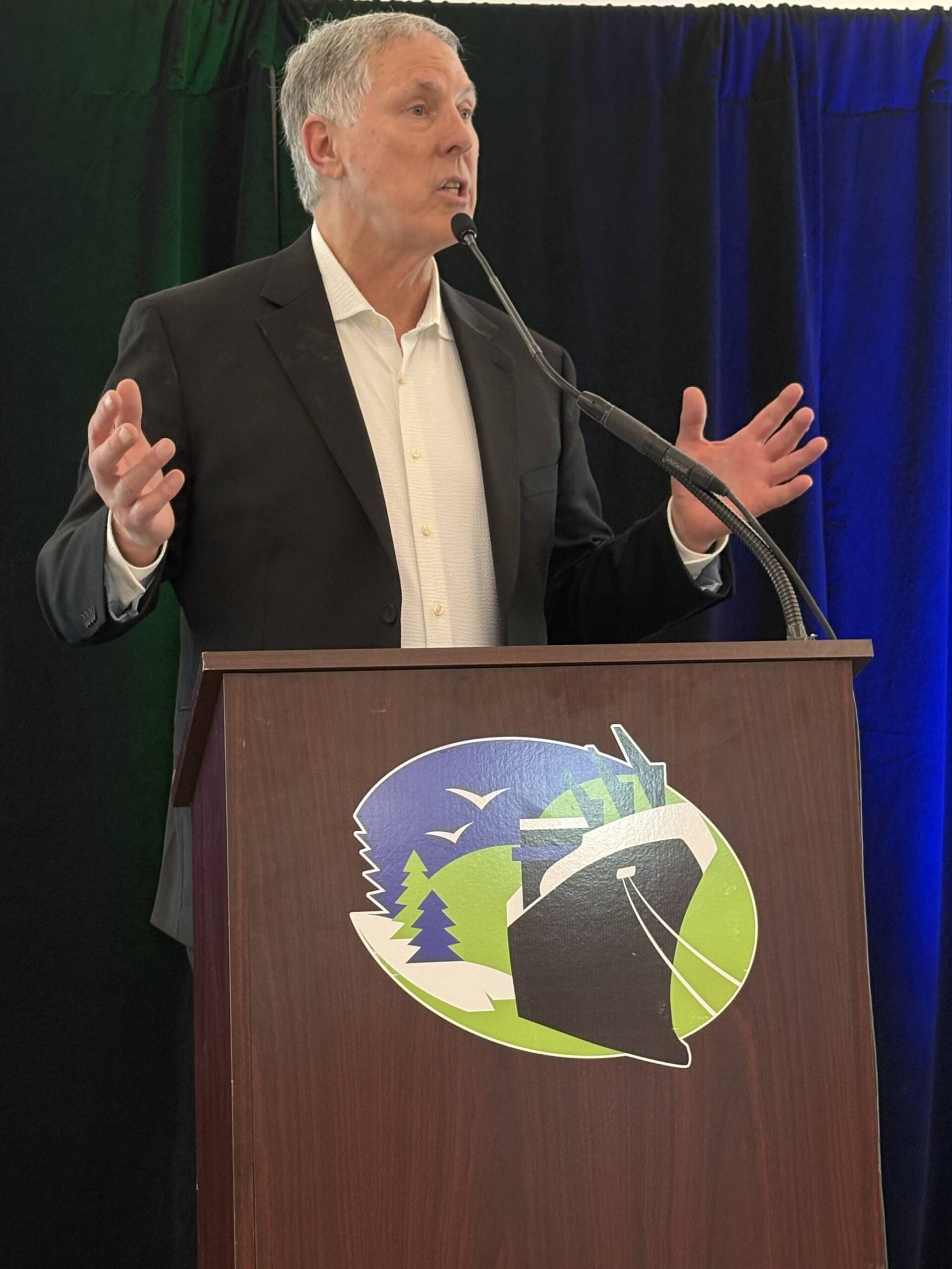 Jerry Knaak / The Daily World
Port of Grays Harbor Executive Director Leonard Barnes makes remarks at the annual report luncheon.