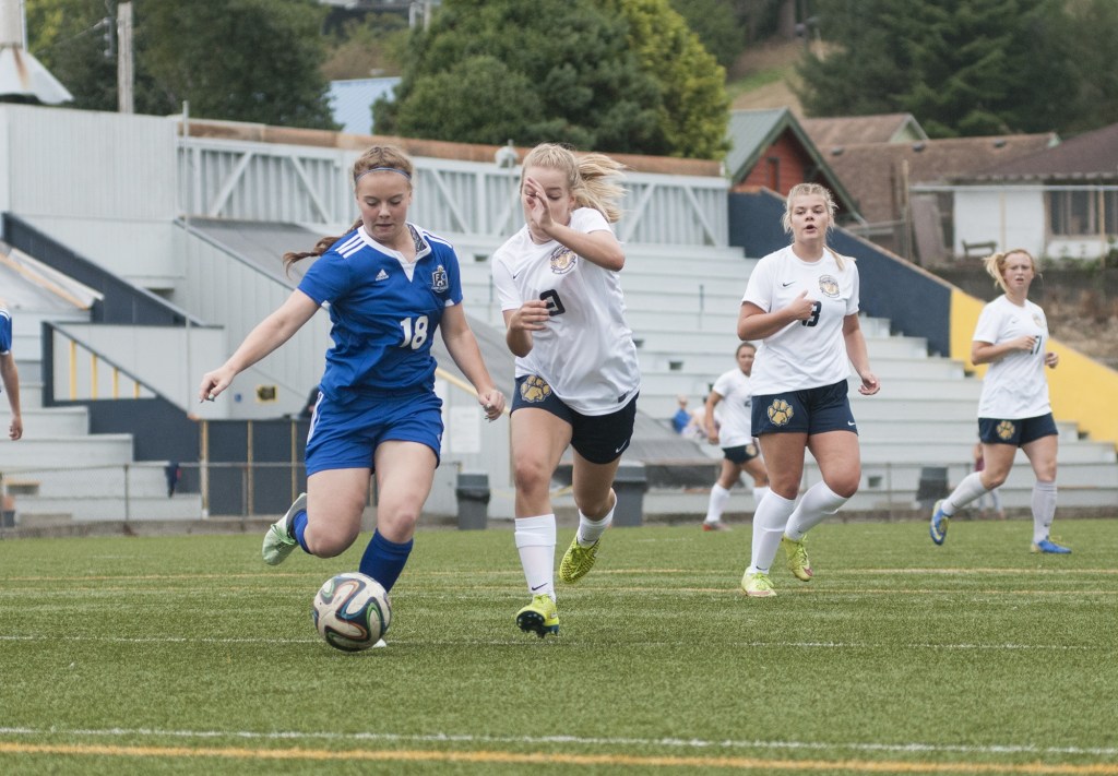 Elma outlasts Aberdeen, 2-1