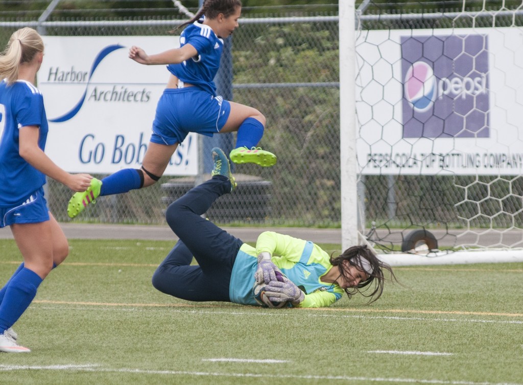 Elma outlasts Aberdeen, 2-1