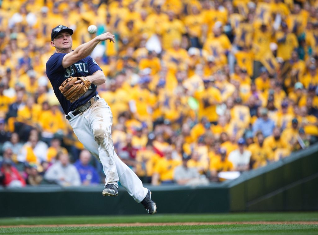 Mariners jump on Cole Hamels early to post a 14-6 victory over the Rangers