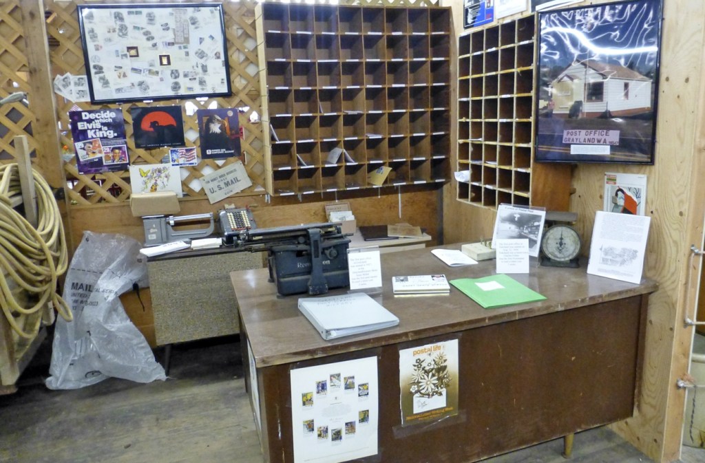 BARB AUE | SOUTH BEACH BULLETIN